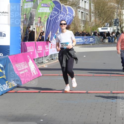 12.04.2026 - 45. Internationalen Wilhelmsburger Insellauf Strokosch-Dieckow http://msf.ph/oto/9475921 12.04.2026 11:33:31 Ziel 3474, 4509, 2230 meine-sportfotos.de