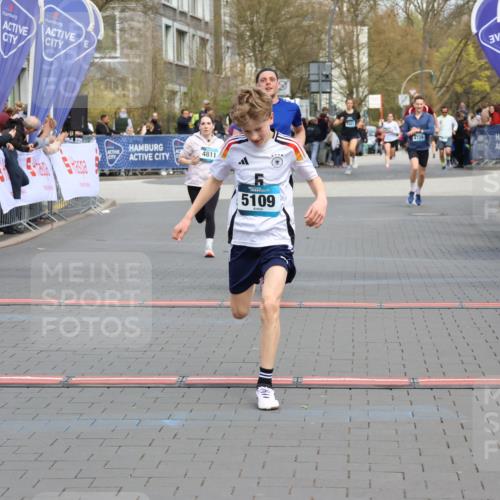 12.04.2026 - 45. Internationalen Wilhelmsburger Insellauf Strokosch-Dieckow http://msf.ph/oto/9475925 12.04.2026 12:56:04 Ziel 5109, 5361, 4811 meine-sportfotos.de