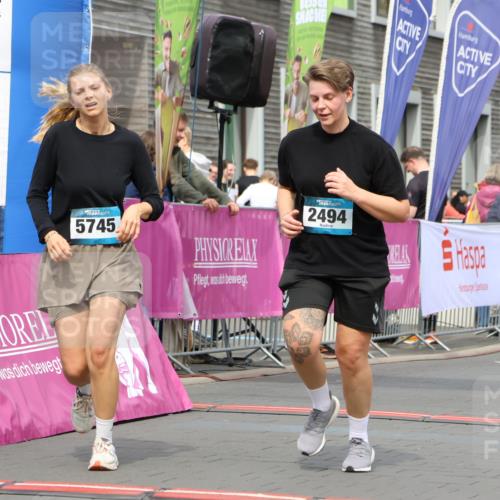 12.04.2026 - 45. Internationalen Wilhelmsburger Insellauf Strokosch-Dieckow http://msf.ph/oto/9475932 12.04.2026 13:31:44 Ziel 5745, 2494 meine-sportfotos.de