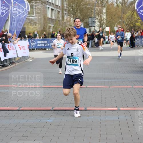 12.04.2026 - 45. Internationalen Wilhelmsburger Insellauf Strokosch-Dieckow http://msf.ph/oto/9475938 12.04.2026 12:56:04 Ziel 5109, 5361, 4811 meine-sportfotos.de