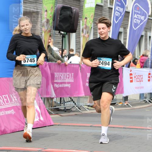 12.04.2026 - 45. Internationalen Wilhelmsburger Insellauf Strokosch-Dieckow http://msf.ph/oto/9475966 12.04.2026 13:31:44 Ziel 5745, 2494 meine-sportfotos.de