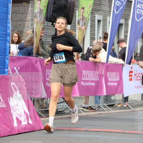 12.04.2026 - 45. Internationalen Wilhelmsburger Insellauf Strokosch-Dieckow http://msf.ph/oto/9475983 12.04.2026 13:31:43 Ziel 5745, 2494 meine-sportfotos.de