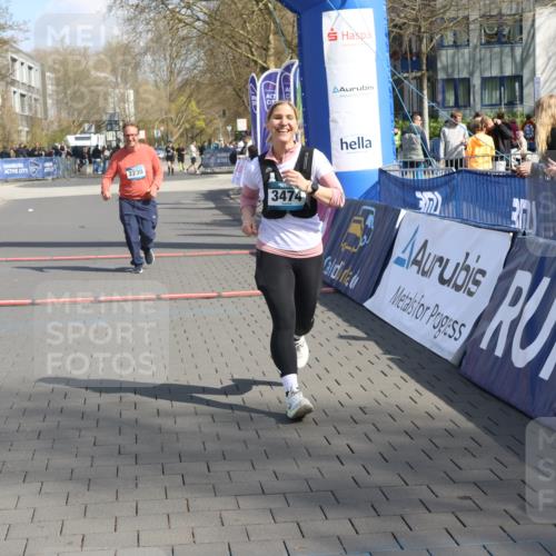 12.04.2026 - 45. Internationalen Wilhelmsburger Insellauf Strokosch-Dieckow http://msf.ph/oto/9475991 12.04.2026 11:33:32 Ziel 3474, 4509, 2230 meine-sportfotos.de