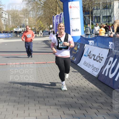 12.04.2026 - 45. Internationalen Wilhelmsburger Insellauf Strokosch-Dieckow http://msf.ph/oto/9476006 12.04.2026 11:33:32 Ziel 3474, 4509, 2230 meine-sportfotos.de