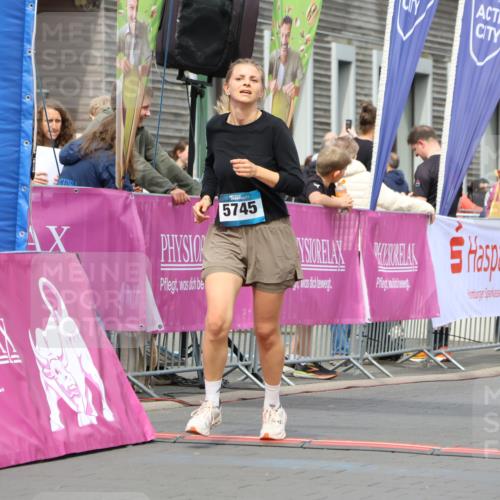 12.04.2026 - 45. Internationalen Wilhelmsburger Insellauf Strokosch-Dieckow http://msf.ph/oto/9476010 12.04.2026 13:31:43 Ziel 5745, 2494 meine-sportfotos.de
