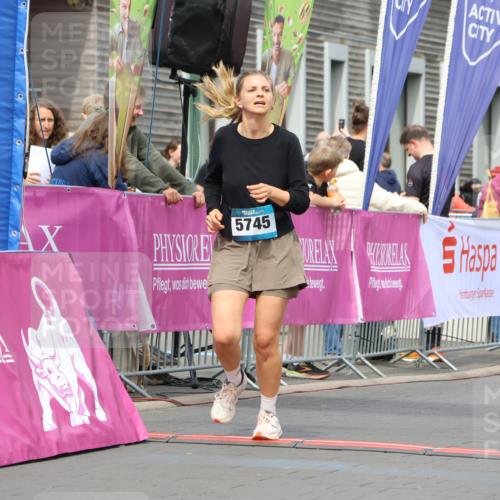 12.04.2026 - 45. Internationalen Wilhelmsburger Insellauf Strokosch-Dieckow http://msf.ph/oto/9476028 12.04.2026 13:31:43 Ziel 5745, 2494 meine-sportfotos.de
