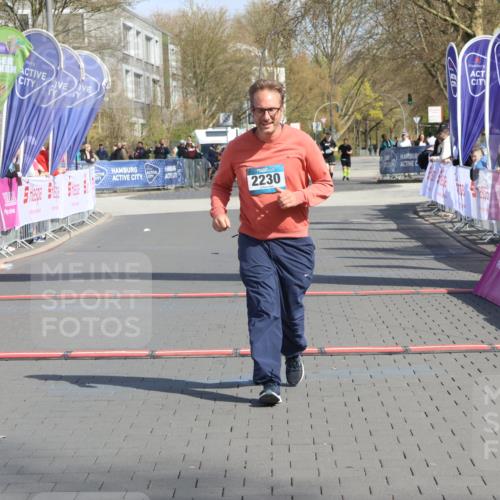 12.04.2026 - 45. Internationalen Wilhelmsburger Insellauf Strokosch-Dieckow http://msf.ph/oto/9476033 12.04.2026 11:33:34 Ziel 3474, 4509, 2230 meine-sportfotos.de