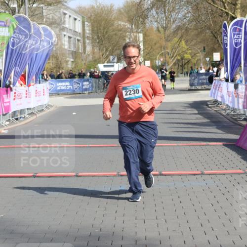 12.04.2026 - 45. Internationalen Wilhelmsburger Insellauf Strokosch-Dieckow http://msf.ph/oto/9476048 12.04.2026 11:33:34 Ziel 3474, 4509, 2230 meine-sportfotos.de