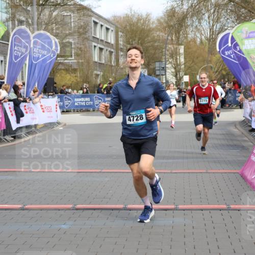 12.04.2026 - 45. Internationalen Wilhelmsburger Insellauf Strokosch-Dieckow http://msf.ph/oto/9476051 12.04.2026 12:56:10 Ziel 4811, 4728, 3315, 5463 meine-sportfotos.de