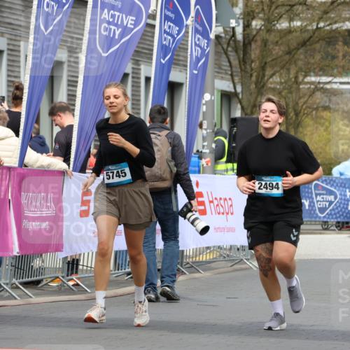12.04.2026 - 45. Internationalen Wilhelmsburger Insellauf Strokosch-Dieckow http://msf.ph/oto/9476060 12.04.2026 13:31:42 Ziel 5745, 2494 meine-sportfotos.de