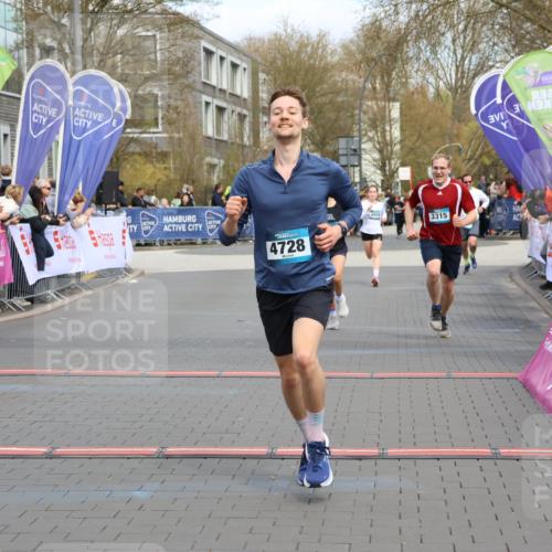 12.04.2026 - 45. Internationalen Wilhelmsburger Insellauf Strokosch-Dieckow http://msf.ph/oto/9476064 12.04.2026 12:56:10 Ziel 4811, 4728, 3315, 5463 meine-sportfotos.de
