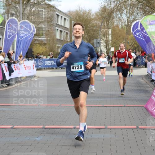 12.04.2026 - 45. Internationalen Wilhelmsburger Insellauf Strokosch-Dieckow http://msf.ph/oto/9476073 12.04.2026 12:56:10 Ziel 4811, 4728, 3315, 5463 meine-sportfotos.de