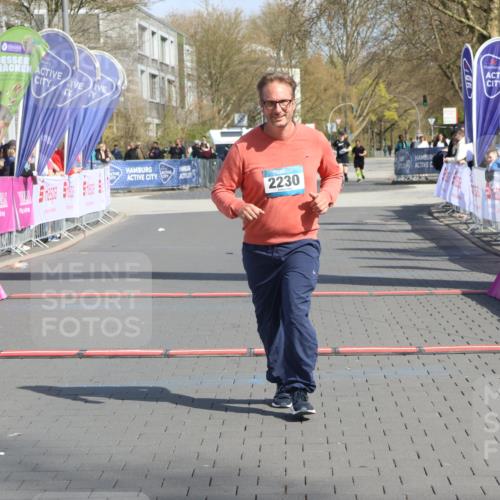 12.04.2026 - 45. Internationalen Wilhelmsburger Insellauf Strokosch-Dieckow http://msf.ph/oto/9476086 12.04.2026 11:33:34 Ziel 3474, 4509, 2230 meine-sportfotos.de