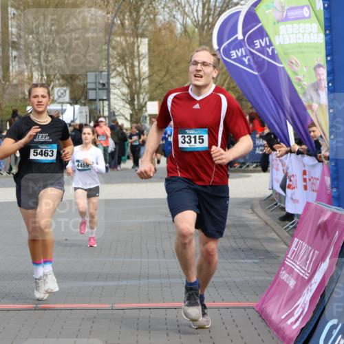 12.04.2026 - 45. Internationalen Wilhelmsburger Insellauf Strokosch-Dieckow http://msf.ph/oto/9476089 12.04.2026 12:56:11 Ziel 4728, 3315, 5463, 4459 meine-sportfotos.de