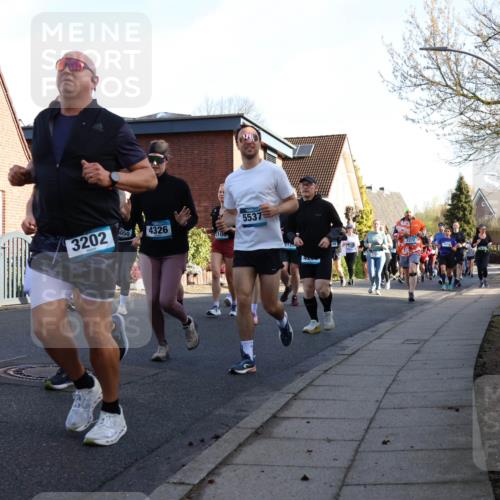 12.04.2026 - 45. Internationalen Wilhelmsburger Insellauf Yannick Fuchs http://msf.ph/oto/9476110 12.04.2026 09:02:47 Laufen 3202, 050, 4326, 2106, 5537 meine-sportfotos.de