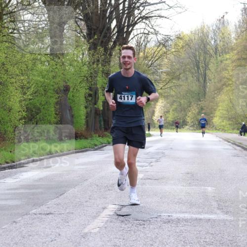 12.04.2026 - 45. Internationalen Wilhelmsburger Insellauf Yannick Fuchs http://msf.ph/oto/9476112 12.04.2026 10:09:55 Laufen 4117 meine-sportfotos.de