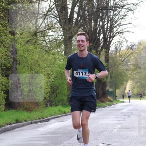 12.04.2026 - 45. Internationalen Wilhelmsburger Insellauf Yannick Fuchs http://msf.ph/oto/9476117 12.04.2026 10:09:55 Laufen 4117 meine-sportfotos.de