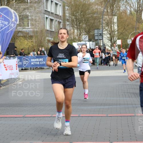 12.04.2026 - 45. Internationalen Wilhelmsburger Insellauf Strokosch-Dieckow http://msf.ph/oto/9476145 12.04.2026 12:56:13 Ziel 4728, 3315, 5463, 4459, 5817 meine-sportfotos.de