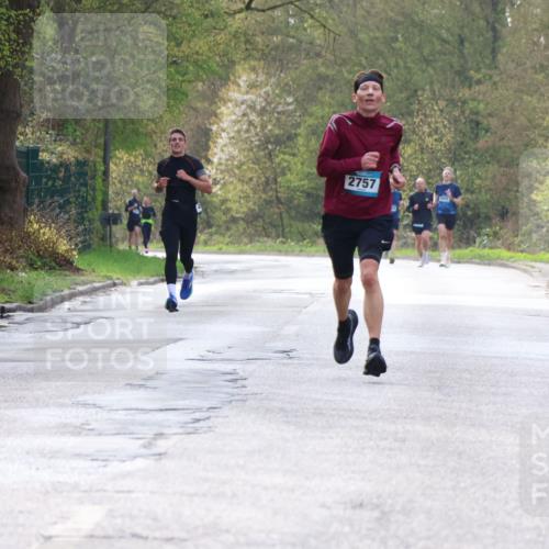12.04.2026 - 45. Internationalen Wilhelmsburger Insellauf Yannick Fuchs http://msf.ph/oto/9476252 12.04.2026 10:10:20 Laufen 2757 meine-sportfotos.de
