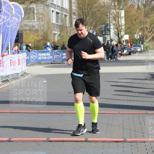 12.04.2026 - 45. Internationalen Wilhelmsburger Insellauf Strokosch-Dieckow http://msf.ph/oto/9476264 12.04.2026 11:34:01 Ziel 4939 meine-sportfotos.de