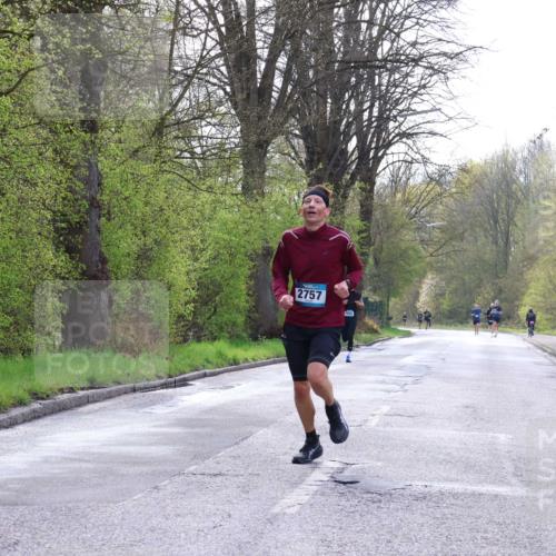 12.04.2026 - 45. Internationalen Wilhelmsburger Insellauf Yannick Fuchs http://msf.ph/oto/9476306 12.04.2026 10:10:25 Laufen 2757 meine-sportfotos.de