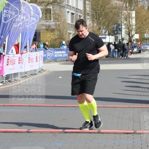 12.04.2026 - 45. Internationalen Wilhelmsburger Insellauf Strokosch-Dieckow http://msf.ph/oto/9476324 12.04.2026 11:34:01 Ziel 4939 meine-sportfotos.de