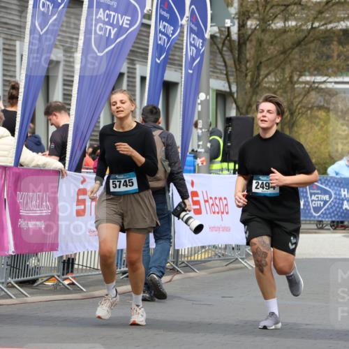 12.04.2026 - 45. Internationalen Wilhelmsburger Insellauf Strokosch-Dieckow http://msf.ph/oto/9476433 12.04.2026 13:31:42 Ziel 5745, 2494 meine-sportfotos.de
