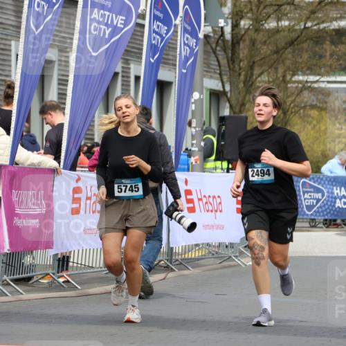 12.04.2026 - 45. Internationalen Wilhelmsburger Insellauf Strokosch-Dieckow http://msf.ph/oto/9476446 12.04.2026 13:31:42 Ziel 5745, 2494 meine-sportfotos.de
