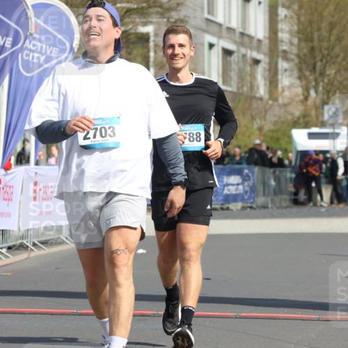 12.04.2026 - 45. Internationalen Wilhelmsburger Insellauf Strokosch-Dieckow http://msf.ph/oto/9476612 12.04.2026 11:35:22 Ziel 2703, 4788 meine-sportfotos.de