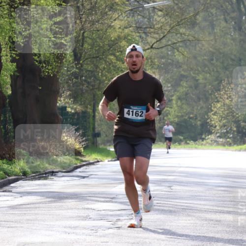 12.04.2026 - 45. Internationalen Wilhelmsburger Insellauf Yannick Fuchs http://msf.ph/oto/9476651 12.04.2026 10:11:06 Laufen 4162, 3976 meine-sportfotos.de
