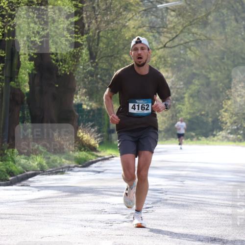 12.04.2026 - 45. Internationalen Wilhelmsburger Insellauf Yannick Fuchs http://msf.ph/oto/9476656 12.04.2026 10:11:07 Laufen 4162 meine-sportfotos.de