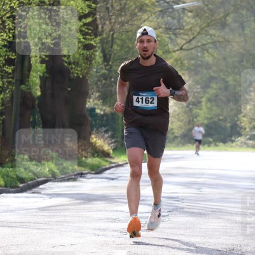12.04.2026 - 45. Internationalen Wilhelmsburger Insellauf Yannick Fuchs http://msf.ph/oto/9476659 12.04.2026 10:11:07 Laufen 4162 meine-sportfotos.de