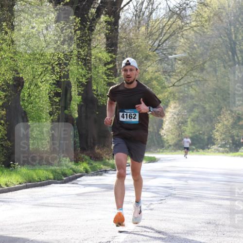 12.04.2026 - 45. Internationalen Wilhelmsburger Insellauf Yannick Fuchs http://msf.ph/oto/9476668 12.04.2026 10:11:07 Laufen 4162 meine-sportfotos.de