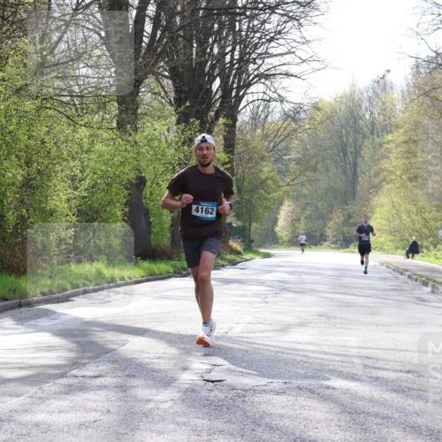 12.04.2026 - 45. Internationalen Wilhelmsburger Insellauf Yannick Fuchs http://msf.ph/oto/9476684 12.04.2026 10:11:08 Laufen 4162 meine-sportfotos.de