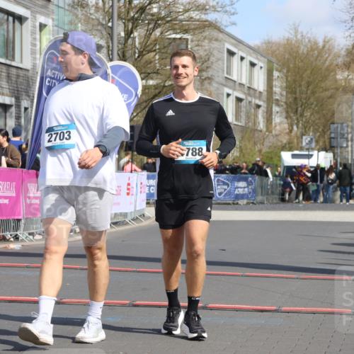 12.04.2026 - 45. Internationalen Wilhelmsburger Insellauf Strokosch-Dieckow http://msf.ph/oto/9476719 12.04.2026 11:35:23 Ziel 2703, 4788 meine-sportfotos.de