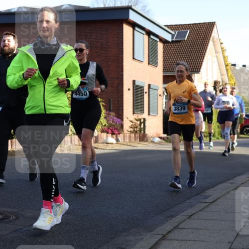 12.04.2026 - 45. Internationalen Wilhelmsburger Insellauf Yannick Fuchs http://msf.ph/oto/9476752 12.04.2026 09:03:55 Laufen 4450, 3839, 3104 meine-sportfotos.de