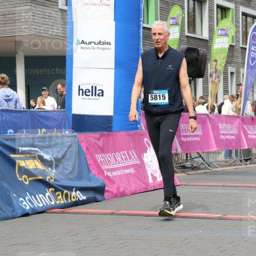 12.04.2026 - 45. Internationalen Wilhelmsburger Insellauf Strokosch-Dieckow http://msf.ph/oto/9476759 12.04.2026 13:31:13 Ziel 4456, 4463, 5815 meine-sportfotos.de