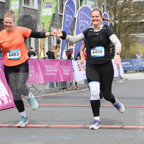 12.04.2026 - 45. Internationalen Wilhelmsburger Insellauf Strokosch-Dieckow http://msf.ph/oto/9476770 12.04.2026 13:31:10 Ziel 4456, 4463, 5815 meine-sportfotos.de