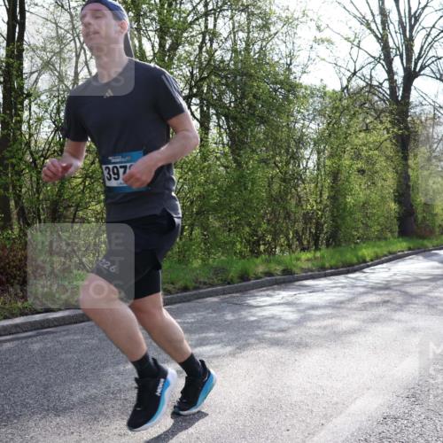 12.04.2026 - 45. Internationalen Wilhelmsburger Insellauf Yannick Fuchs http://msf.ph/oto/9476819 12.04.2026 10:11:19 Laufen 397, 3226 meine-sportfotos.de