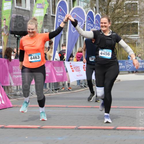 12.04.2026 - 45. Internationalen Wilhelmsburger Insellauf Strokosch-Dieckow http://msf.ph/oto/9476844 12.04.2026 13:31:10 Ziel 4456, 4463, 5815 meine-sportfotos.de