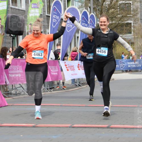 12.04.2026 - 45. Internationalen Wilhelmsburger Insellauf Strokosch-Dieckow http://msf.ph/oto/9476879 12.04.2026 13:31:10 Ziel 4456, 4463, 5815 meine-sportfotos.de