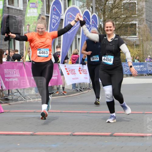 12.04.2026 - 45. Internationalen Wilhelmsburger Insellauf Strokosch-Dieckow http://msf.ph/oto/9476911 12.04.2026 13:31:10 Ziel 4456, 4463, 5815 meine-sportfotos.de