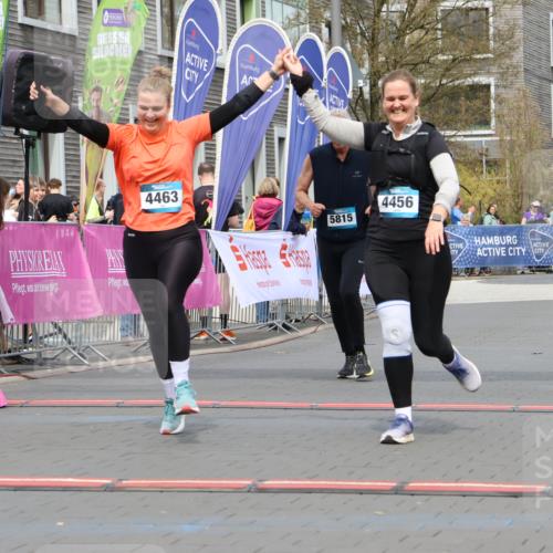12.04.2026 - 45. Internationalen Wilhelmsburger Insellauf Strokosch-Dieckow http://msf.ph/oto/9476926 12.04.2026 13:31:10 Ziel 4456, 4463, 5815 meine-sportfotos.de
