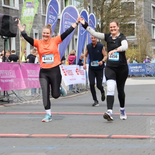 12.04.2026 - 45. Internationalen Wilhelmsburger Insellauf Strokosch-Dieckow http://msf.ph/oto/9476959 12.04.2026 13:31:09 Ziel 4456, 4463, 5815 meine-sportfotos.de