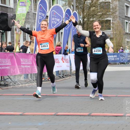 12.04.2026 - 45. Internationalen Wilhelmsburger Insellauf Strokosch-Dieckow http://msf.ph/oto/9477000 12.04.2026 13:31:09 Ziel 4456, 4463, 5815 meine-sportfotos.de