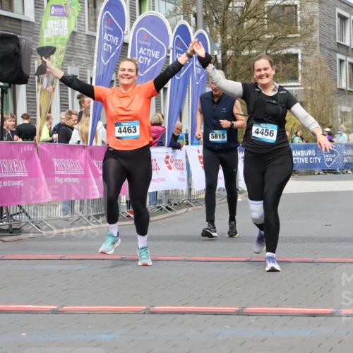 12.04.2026 - 45. Internationalen Wilhelmsburger Insellauf Strokosch-Dieckow http://msf.ph/oto/9477014 12.04.2026 13:31:09 Ziel 4456, 4463, 5815 meine-sportfotos.de