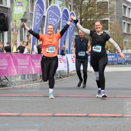12.04.2026 - 45. Internationalen Wilhelmsburger Insellauf Strokosch-Dieckow http://msf.ph/oto/9477050 12.04.2026 13:31:09 Ziel 4456, 4463, 5815 meine-sportfotos.de