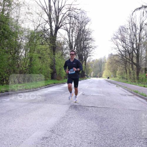 12.04.2026 - 45. Internationalen Wilhelmsburger Insellauf Yannick Fuchs http://msf.ph/oto/9477057 12.04.2026 10:11:55 Laufen 3208 meine-sportfotos.de