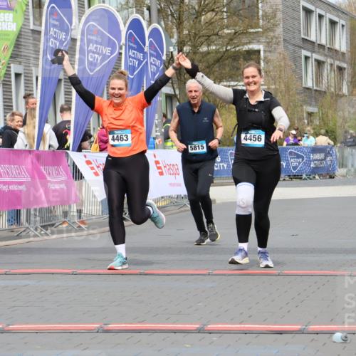 12.04.2026 - 45. Internationalen Wilhelmsburger Insellauf Strokosch-Dieckow http://msf.ph/oto/9477083 12.04.2026 13:31:09 Ziel 4456, 4463, 5815 meine-sportfotos.de