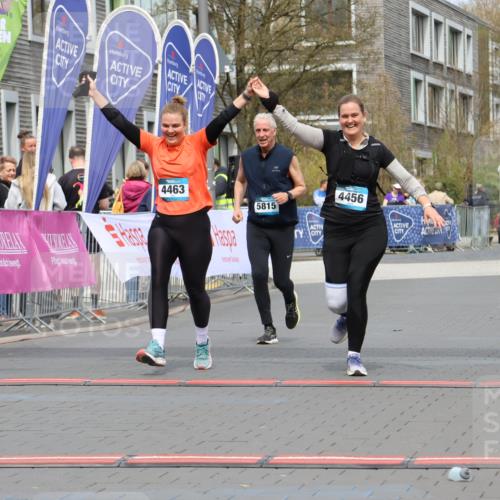 12.04.2026 - 45. Internationalen Wilhelmsburger Insellauf Strokosch-Dieckow http://msf.ph/oto/9477114 12.04.2026 13:31:09 Ziel 4456, 4463, 5815 meine-sportfotos.de